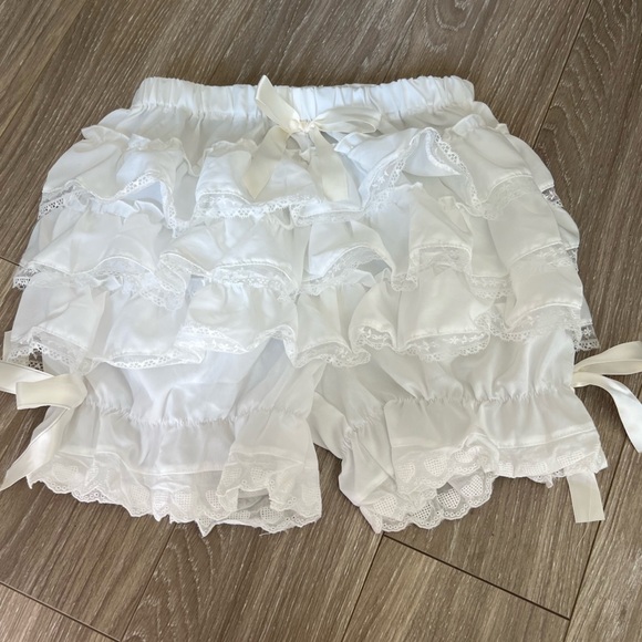 White Frill Shorts XS - Picture 4 of 6